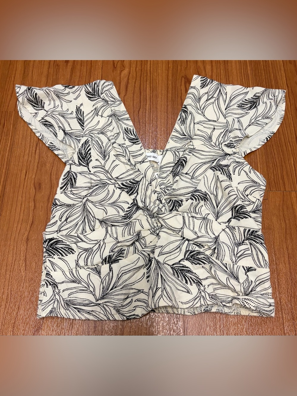 Twist Front Leaf-Print Crop Top in Black & White